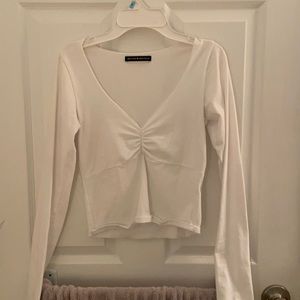 white brandy melville vneck long sleep top